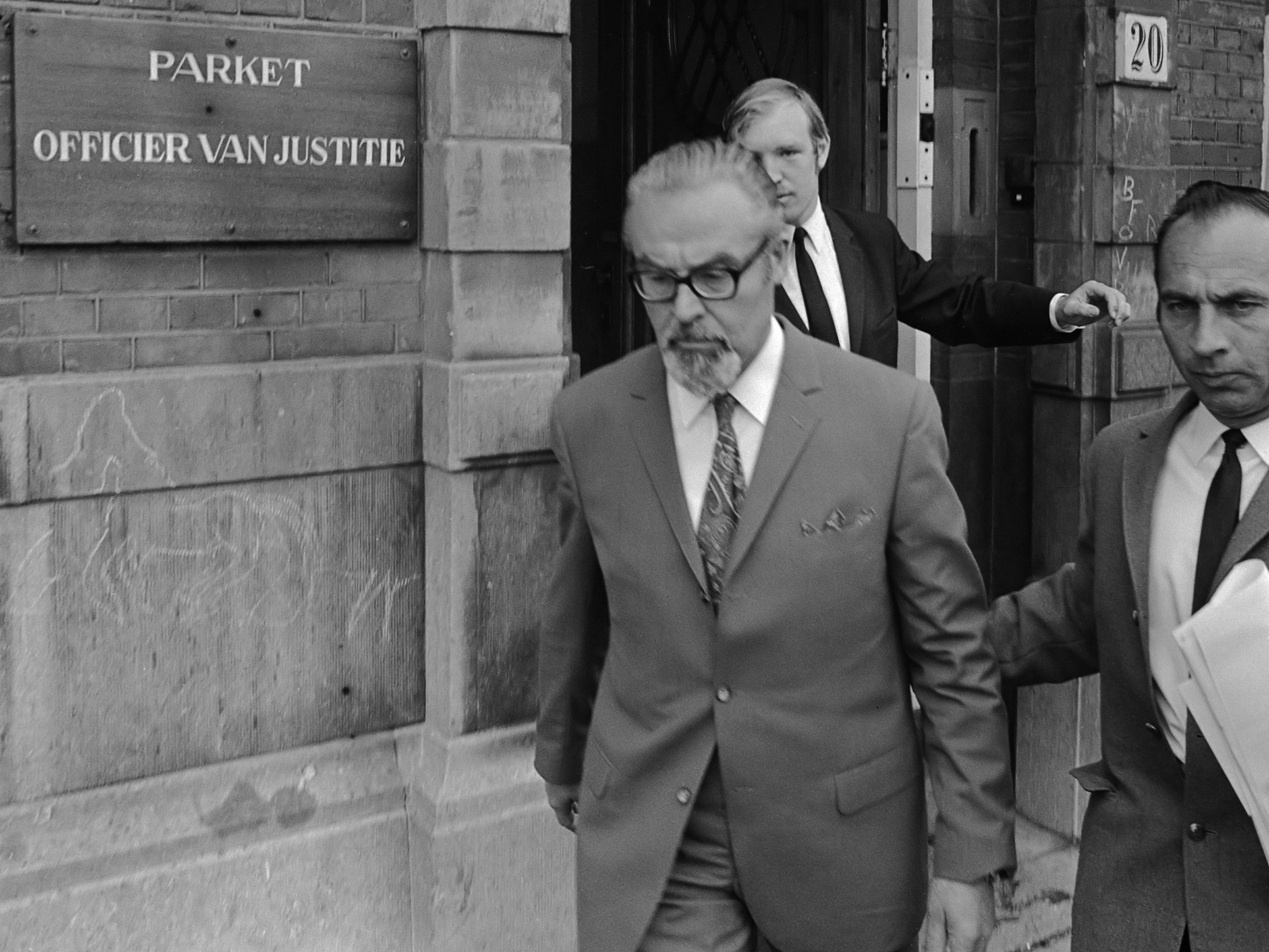 Verwey verlaat het gebouw van de Officier van Justitie
*24 mei 1971